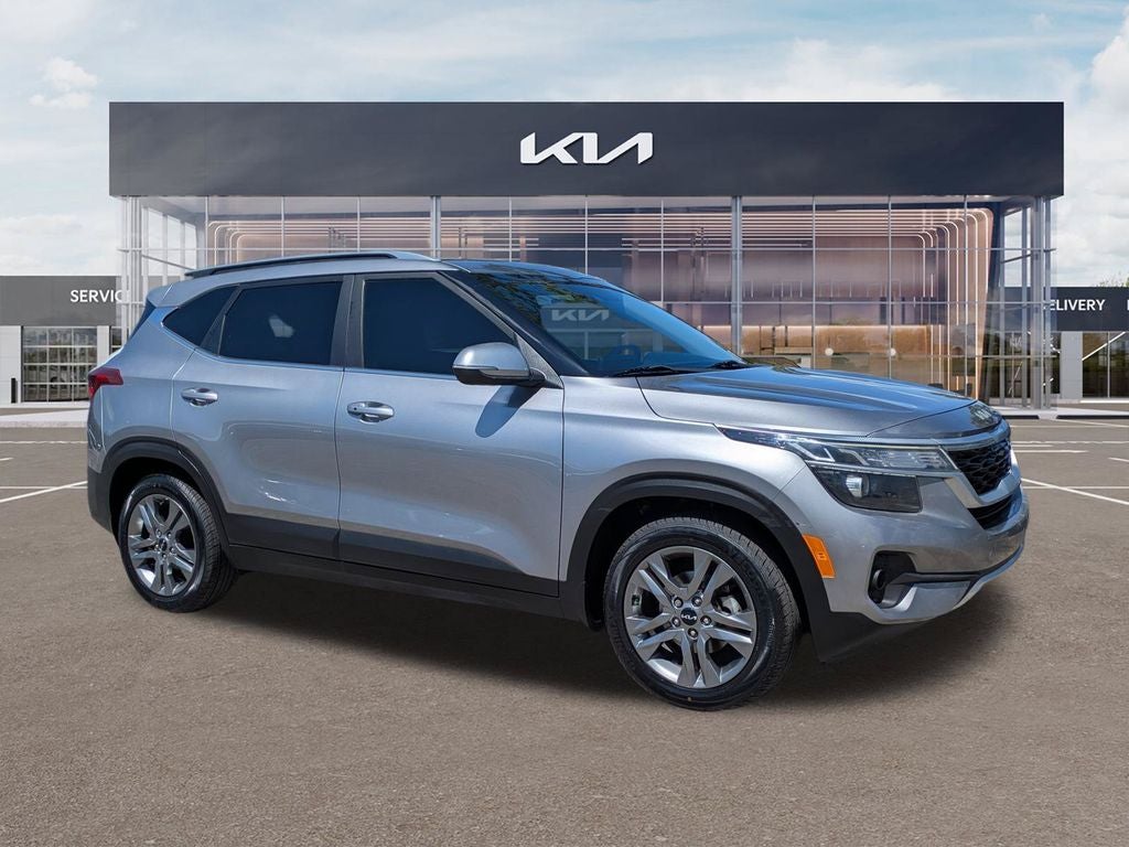 2022 Kia Seltos S in Steel Gray — front three-quarter view