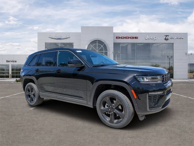 2026 Jeep Grand Cherokee GRAND CHEROKEE LIMITED 4X2 in Diamond Black Crystal Pearl-Coat Exterior Paint — front three-quarter view