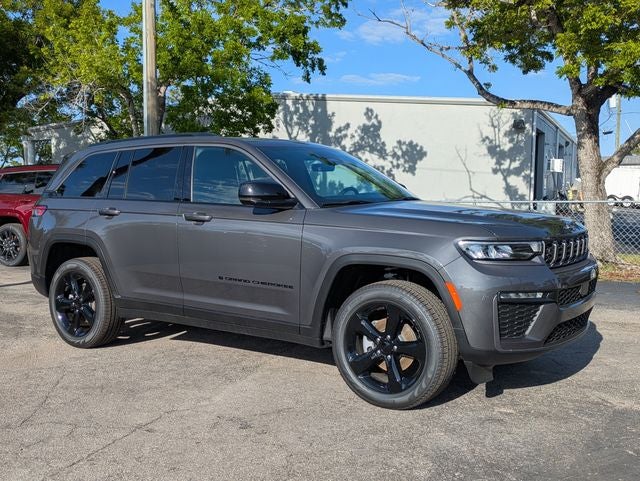 2026 Jeep Grand Cherokee GRAND CHEROKEE LIMITED 4X2 in Baltic Gray Metallic Clear-Coat Exterior Paint — front three-quarter view