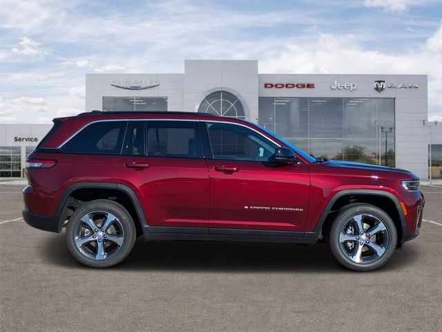 2026 Jeep Grand Cherokee — side profile view