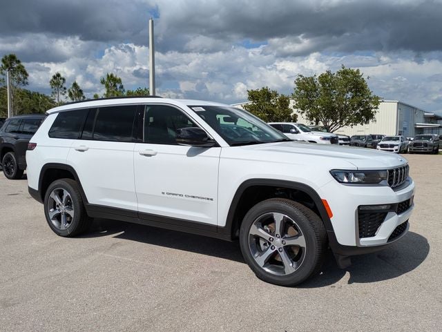 2026 Jeep Grand Cherokee GRAND CHEROKEE L LIMITED 4X2 in Bright White Clear-Coat Exterior Paint — front three-quarter view