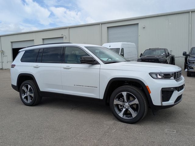 2026 Jeep Grand Cherokee GRAND CHEROKEE L LIMITED 4X4 in Bright White Clear-Coat Exterior Paint — front three-quarter view
