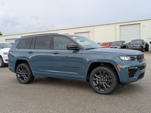 2026 Jeep Grand Cherokee GRAND CHEROKEE L LIMITED RESERVE 4X4 in Steel Blue Exterior Paint — front three-quarter view