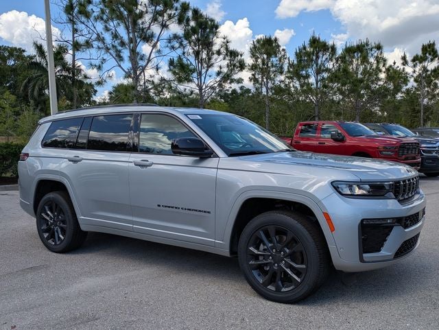 2026 Jeep Grand Cherokee GRAND CHEROKEE L LIMITED RESERVE 4X4 in Silver Zynith Exterior Paint — front three-quarter view