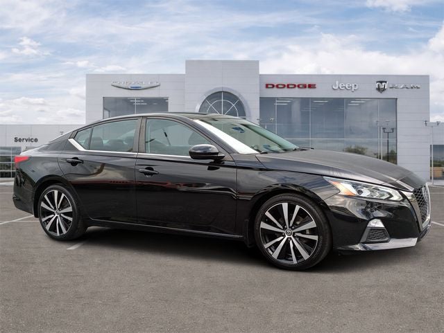 2020 Nissan Altima SR FWD in Super Black — front three-quarter view
