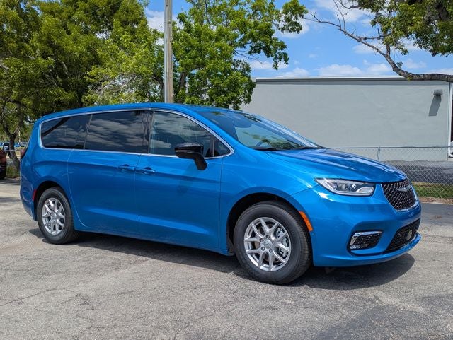 2026 Chrysler Pacifica PACIFICA SELECT in Hydro Blue Pearl-Coat Exterior Paint — front three-quarter view