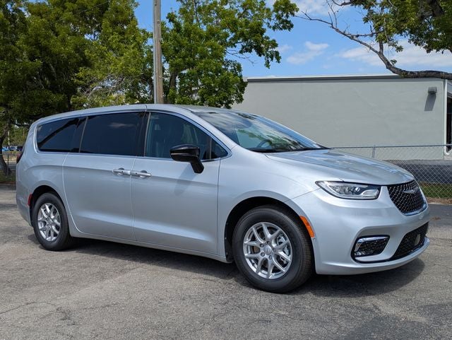 2026 Chrysler Pacifica PACIFICA SELECT in Silver Mist Clear-Coat Exterior Paint — front three-quarter view