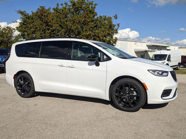 2026 Chrysler Pacifica PACIFICA SELECT in Bright White Clear-Coat Exterior Paint — front three-quarter view