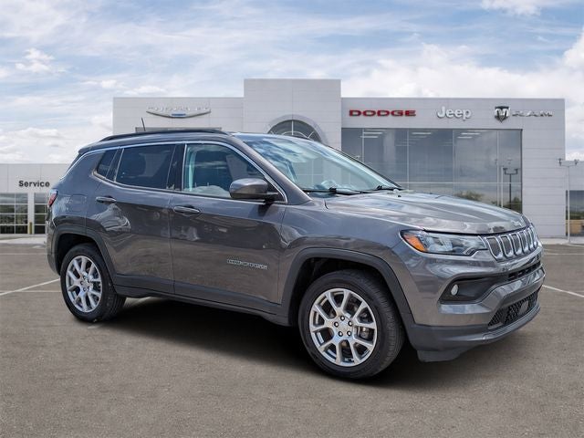 2022 Jeep Compass Latitude Lux 4x4 in Granite Crystal Metallic Clearcoat — front three-quarter view