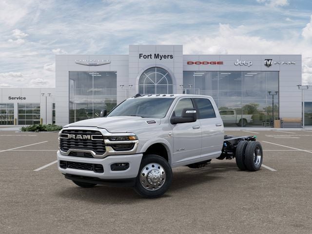 2026 RAM Ram 5500 Chassis Cab RAM 5500 BIG HORN CHASSIS CREW CAB 4X4 60' CA in Bright White Clear-Coat Exterior Paint — front...
