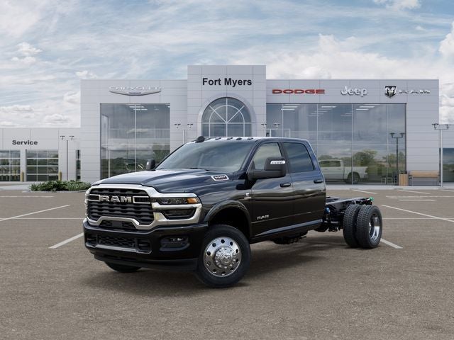 2026 RAM Ram 5500 Chassis Cab RAM 5500 BIG HORN CHASSIS CREW CAB 4X4 60' CA in Diamond Black Crystal Pearl-Coat Exterior Paint — front...
